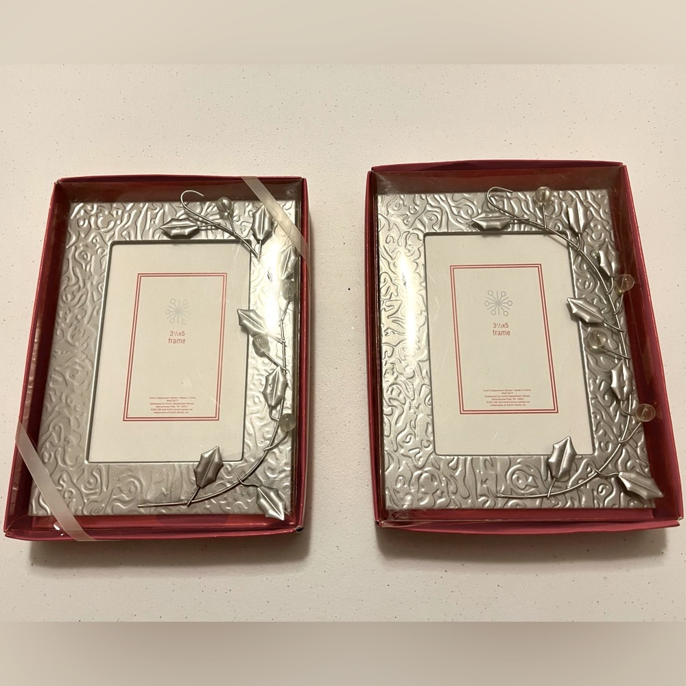 2 Holiday photo frames